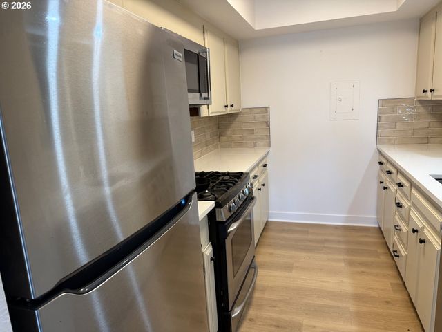750 1ST St, Lake Oswego, OR 97034
