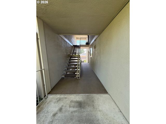 750 1ST St, Lake Oswego, OR 97034