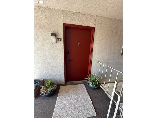 750 1ST St, Lake Oswego, OR 97034