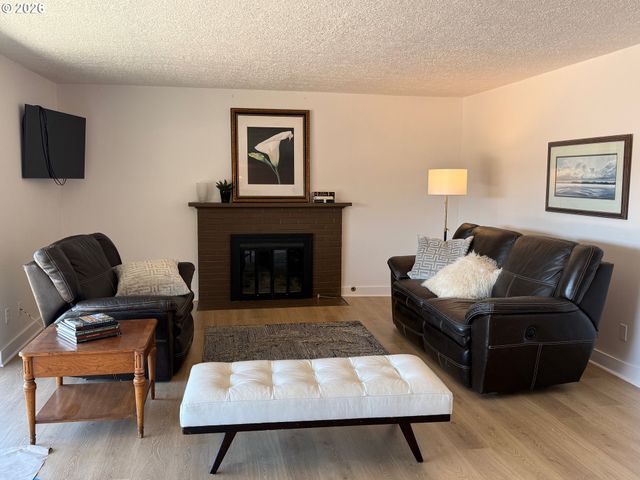 750 1ST St, Lake Oswego, OR 97034