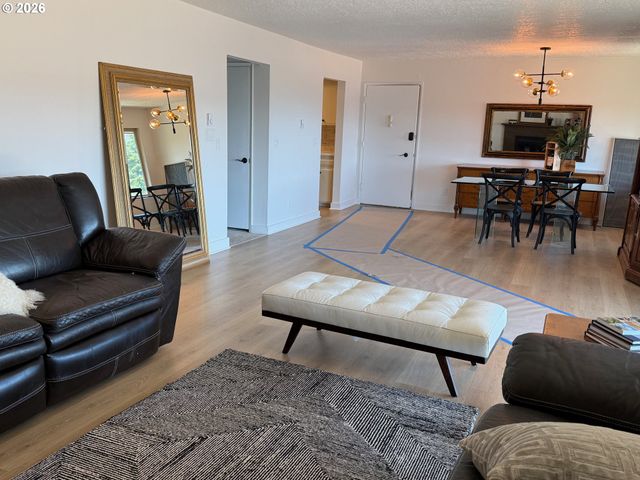 750 1ST St, Lake Oswego, OR 97034