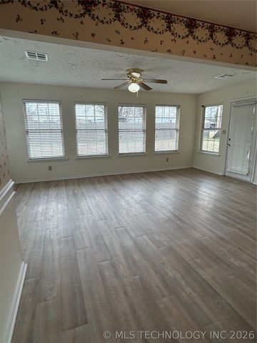 1541 W Harris Road, Muskogee, OK 74401