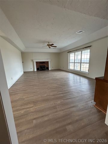 1541 W Harris Road, Muskogee, OK 74401