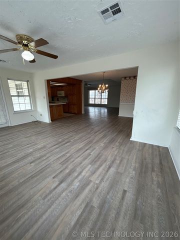 1541 W Harris Road, Muskogee, OK 74401