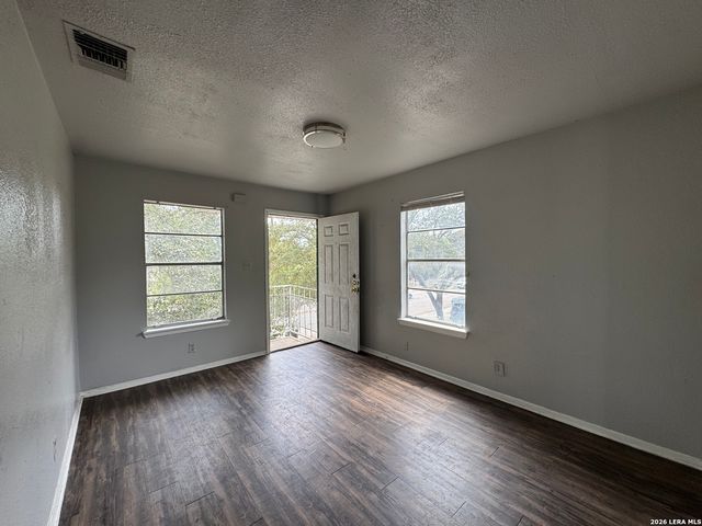 9013 Garnett Ave, San Antonio, TX 78221