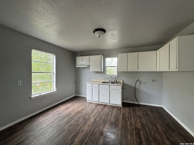 9013 Garnett Ave, San Antonio, TX 78221