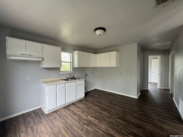9013 Garnett Ave, San Antonio, TX 78221