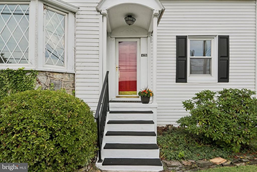 427 FRANKLIN AVE, PHOENIXVILLE, PA 19460 — photo 2