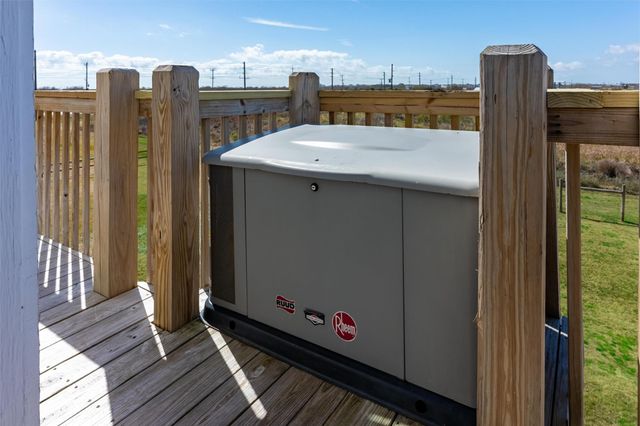 1009 N Monkhouse Drive, Port Bolivar, TX 77650