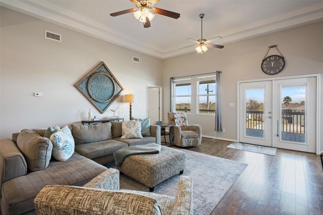 1009 N Monkhouse Drive, Port Bolivar, TX 77650