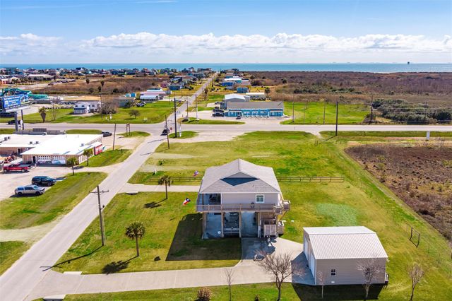 1009 N Monkhouse Drive, Port Bolivar, TX 77650