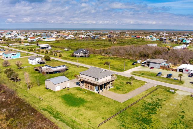 1009 N Monkhouse Drive, Port Bolivar, TX 77650