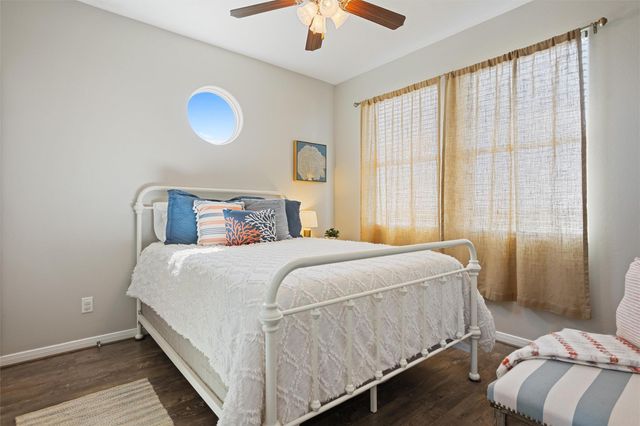 1009 N Monkhouse Drive, Port Bolivar, TX 77650