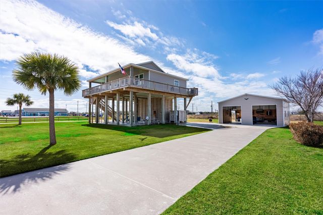 1009 N Monkhouse Drive, Port Bolivar, TX 77650