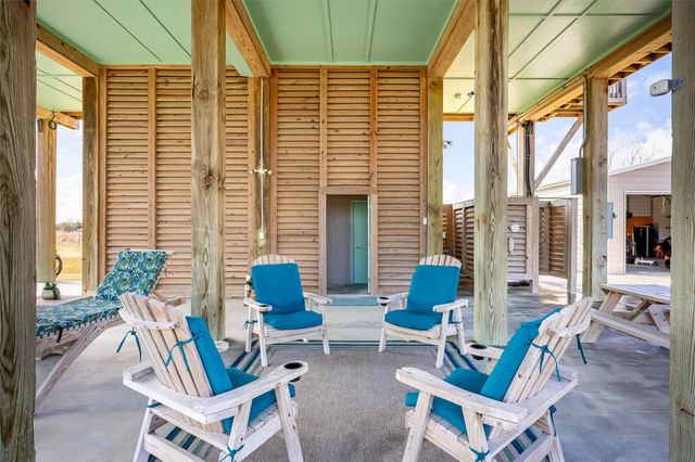 1009 N Monkhouse Drive, Port Bolivar, TX 77650