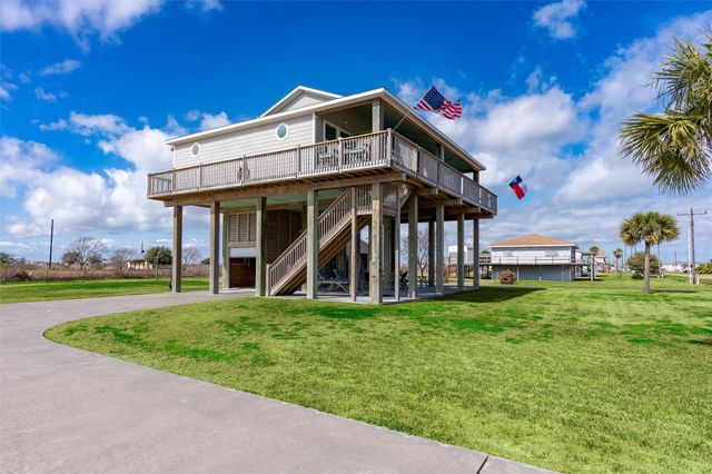1009 N Monkhouse Drive, Port Bolivar, TX 77650