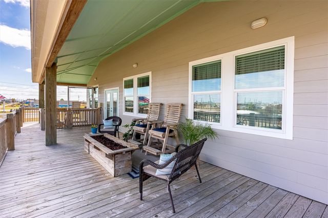 1009 N Monkhouse Drive, Port Bolivar, TX 77650