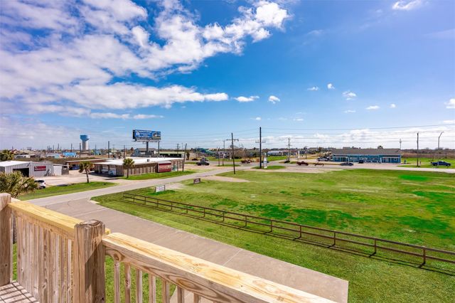 1009 N Monkhouse Drive, Port Bolivar, TX 77650