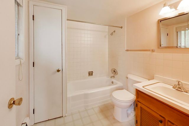 1056 Van Tassel Road, Sleepy Hollow, IL 60118