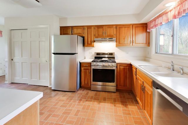 1056 Van Tassel Road, Sleepy Hollow, IL 60118