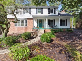 1535 Redfern Dr, Upper St Clair, PA 15241