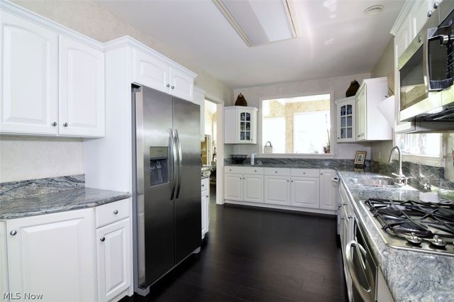 417 W Glengary Circle, Highland Heights, OH 44143