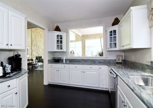 417 W Glengary Circle, Highland Heights, OH 44143