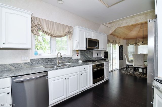 417 W Glengary Circle, Highland Heights, OH 44143