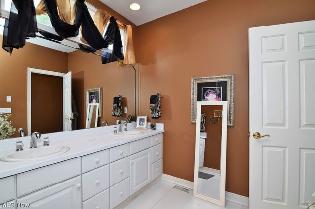 417 W Glengary Circle, Highland Heights, OH 44143