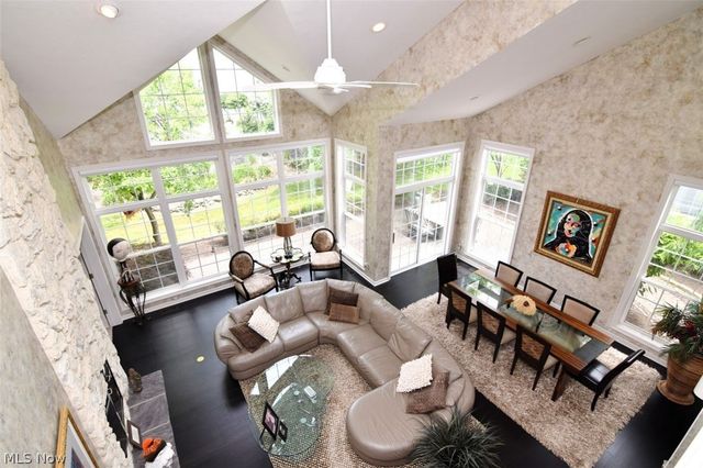 417 W Glengary Circle, Highland Heights, OH 44143