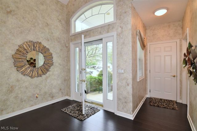 417 W Glengary Circle, Highland Heights, OH 44143