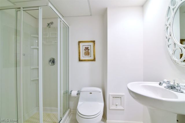 417 W Glengary Circle, Highland Heights, OH 44143