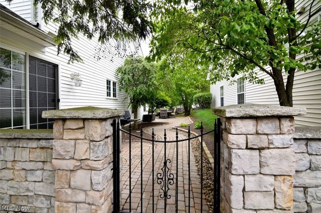 417 W Glengary Circle, Highland Heights, OH 44143