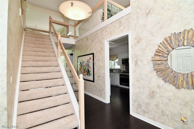 417 W Glengary Circle, Highland Heights, OH 44143