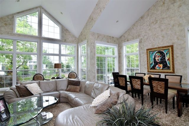 417 W Glengary Circle, Highland Heights, OH 44143
