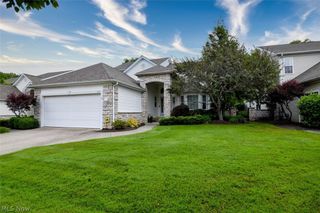 417 W Glengary Circle, Highland Heights, OH 44143