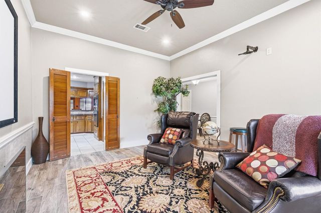 826 N Rivershire Drive, Conroe, TX 77304