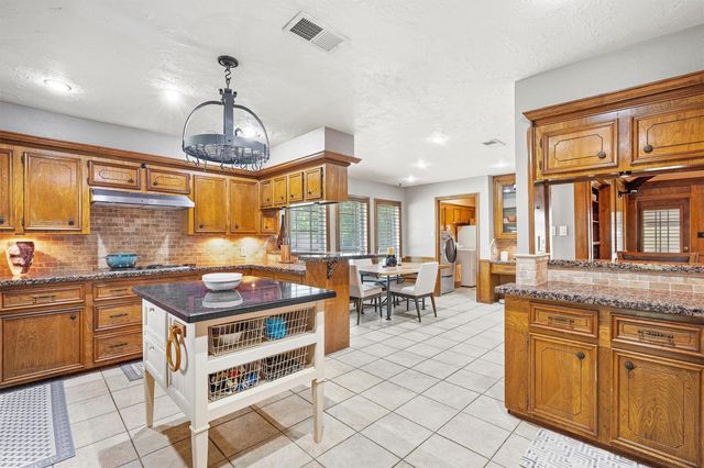 826 N Rivershire Drive, Conroe, TX 77304