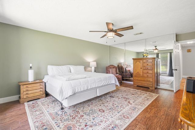 826 N Rivershire Drive, Conroe, TX 77304