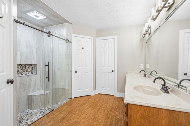826 N Rivershire Drive, Conroe, TX 77304