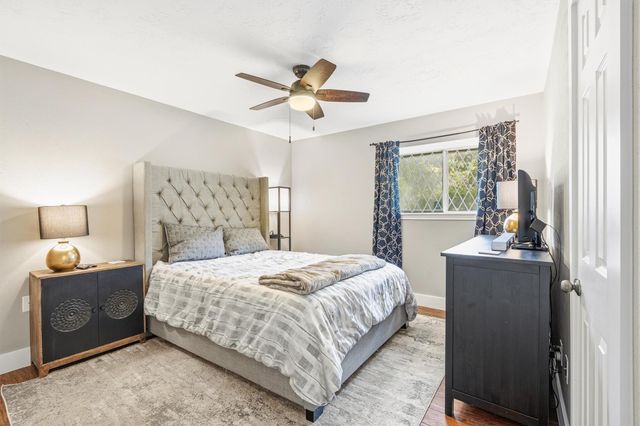 826 N Rivershire Drive, Conroe, TX 77304
