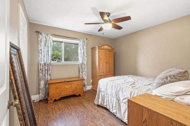 826 N Rivershire Drive, Conroe, TX 77304