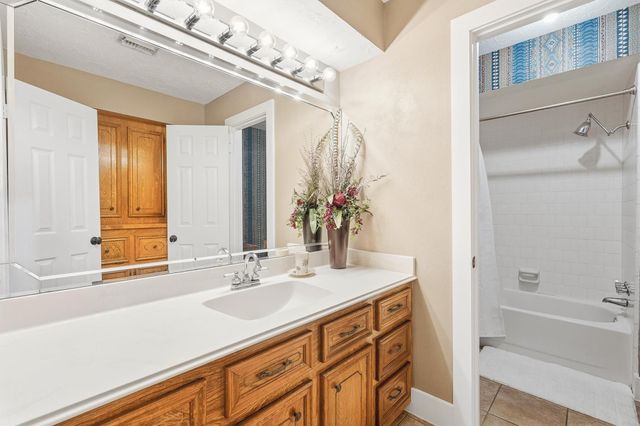 826 N Rivershire Drive, Conroe, TX 77304