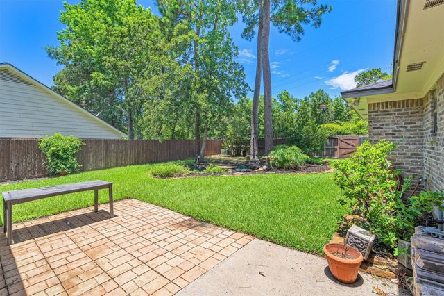 826 N Rivershire Drive, Conroe, TX 77304