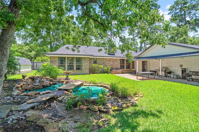 826 N Rivershire Drive, Conroe, TX 77304