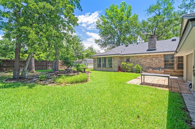 826 N Rivershire Drive, Conroe, TX 77304
