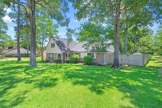826 N Rivershire Drive, Conroe, TX 77304