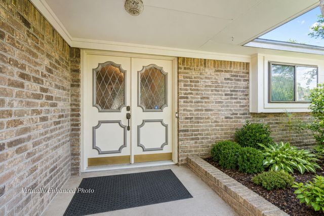 826 N Rivershire Drive, Conroe, TX 77304