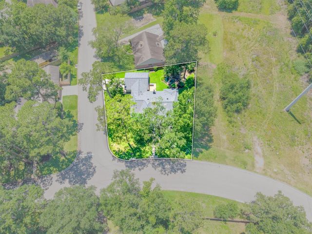 826 N Rivershire Drive, Conroe, TX 77304