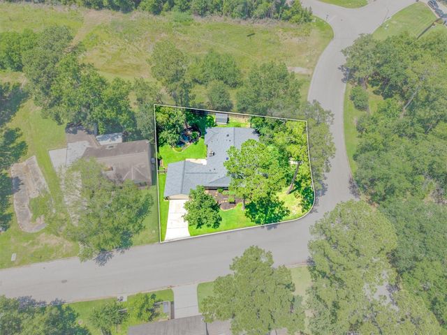 826 N Rivershire Drive, Conroe, TX 77304